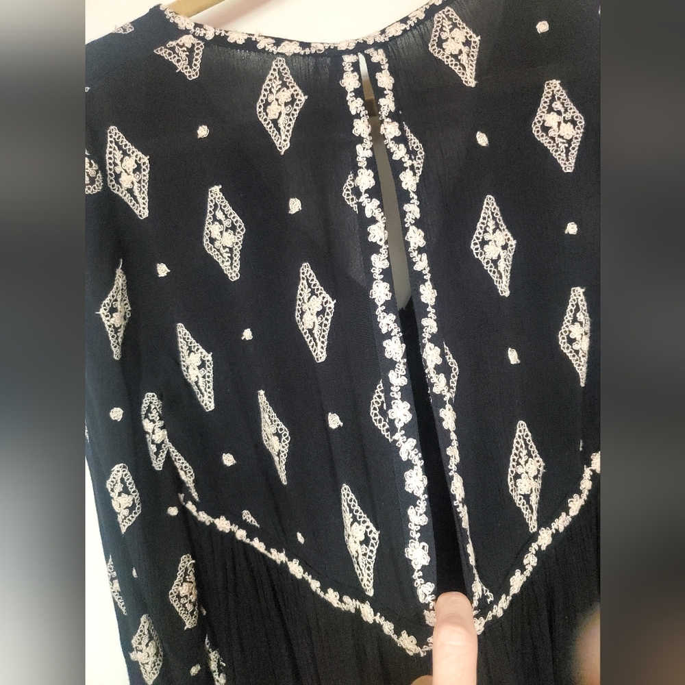 Free People Boho Embroidered BK/WH Tunic Top sz XS. - Picture 5 of 7